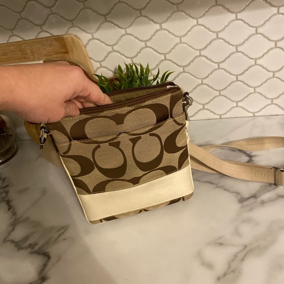 Coach crossbody - Picture 3 of 3
